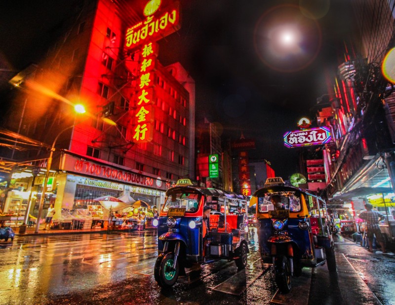 夜のバンコク
