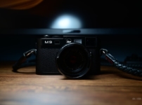Leica M9の赤バッジを黒バッジに変えてみた