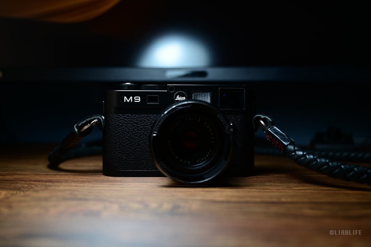 Leica M9の赤バッジを黒バッジに変えてみた